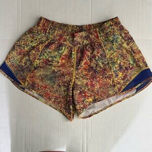 Lululemon Athletica Seawheeze Hotty Hot Shorts size 8